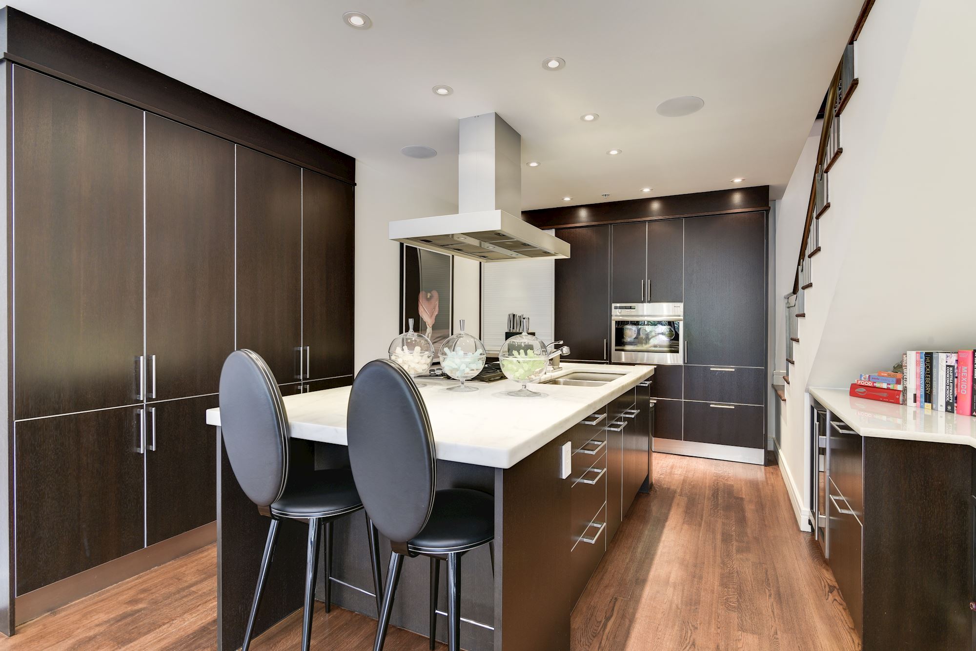 Chef's Kitchen with Breakfast Bar
