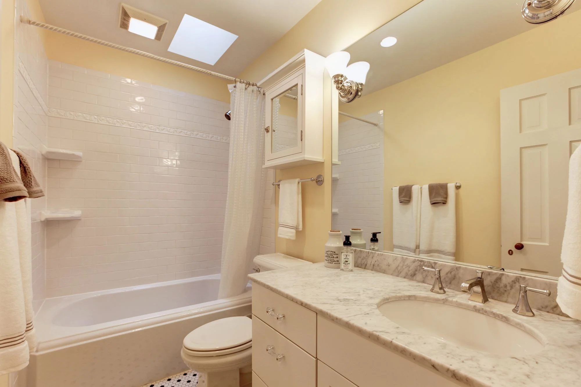 Hall Full Bathroom