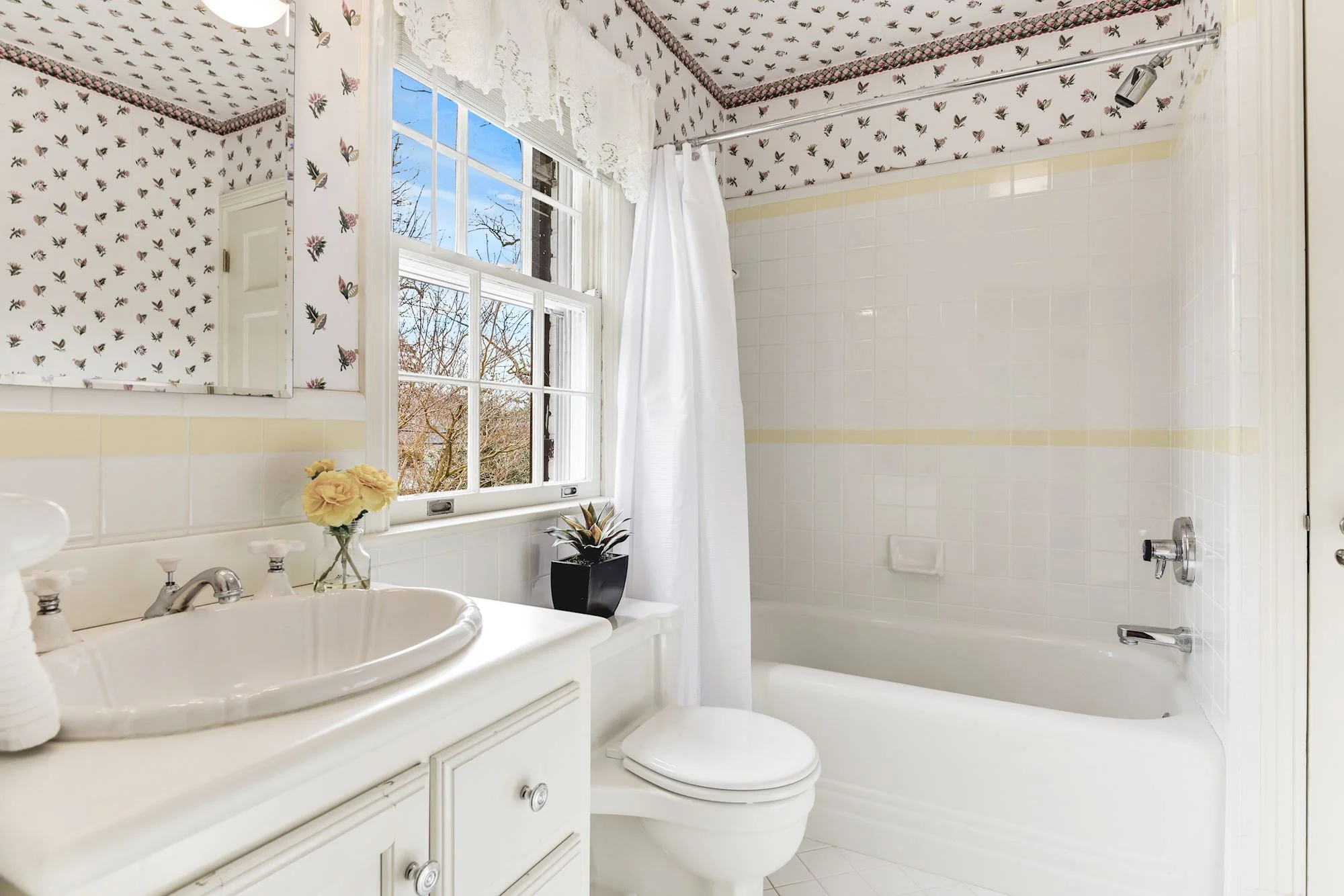 Bedroom Two En Suite Bath