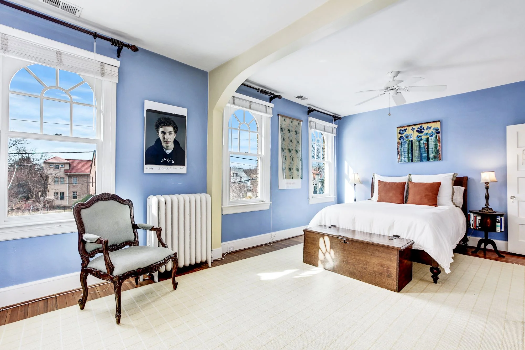 Tranquil Master Bedroom with En Suite Bath
