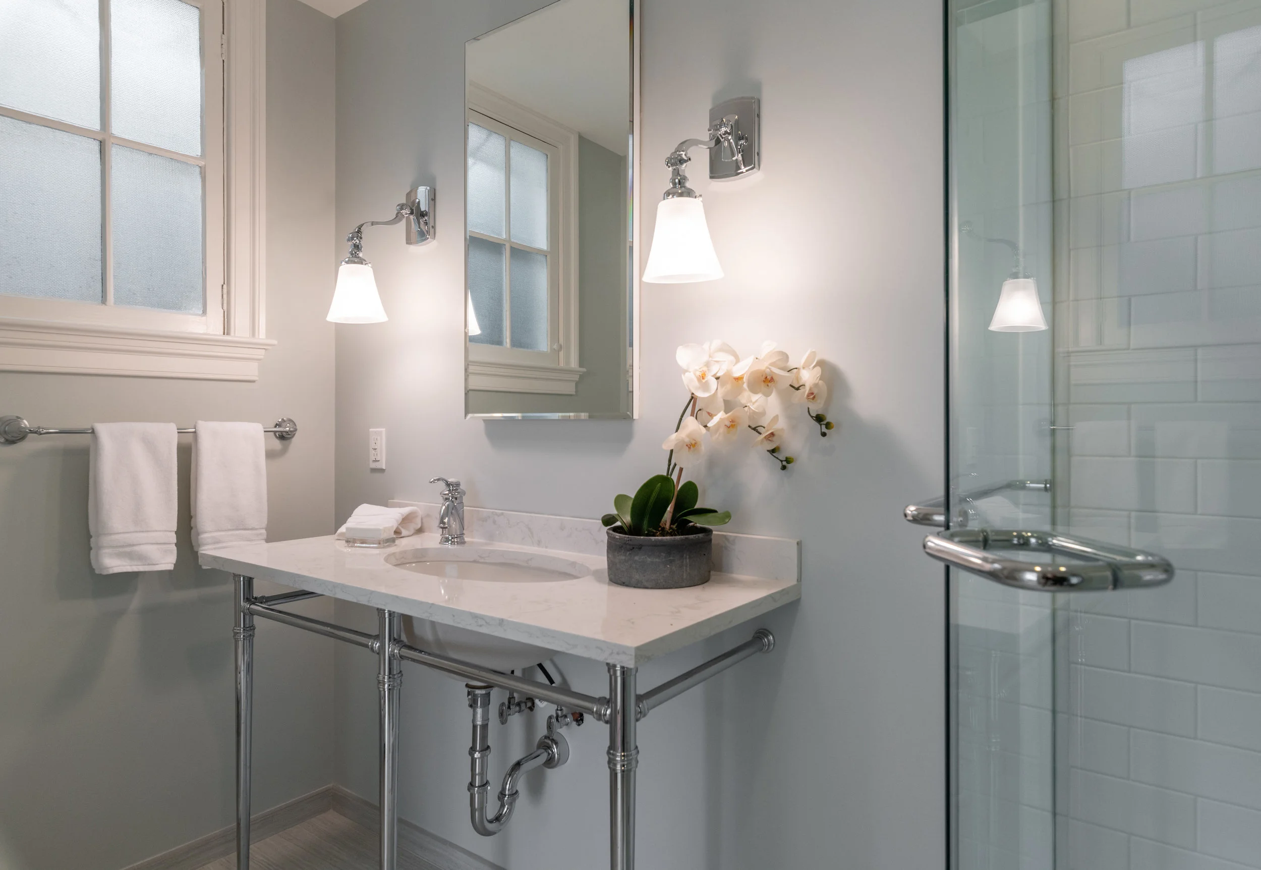 Upper Level Hall Bathroom