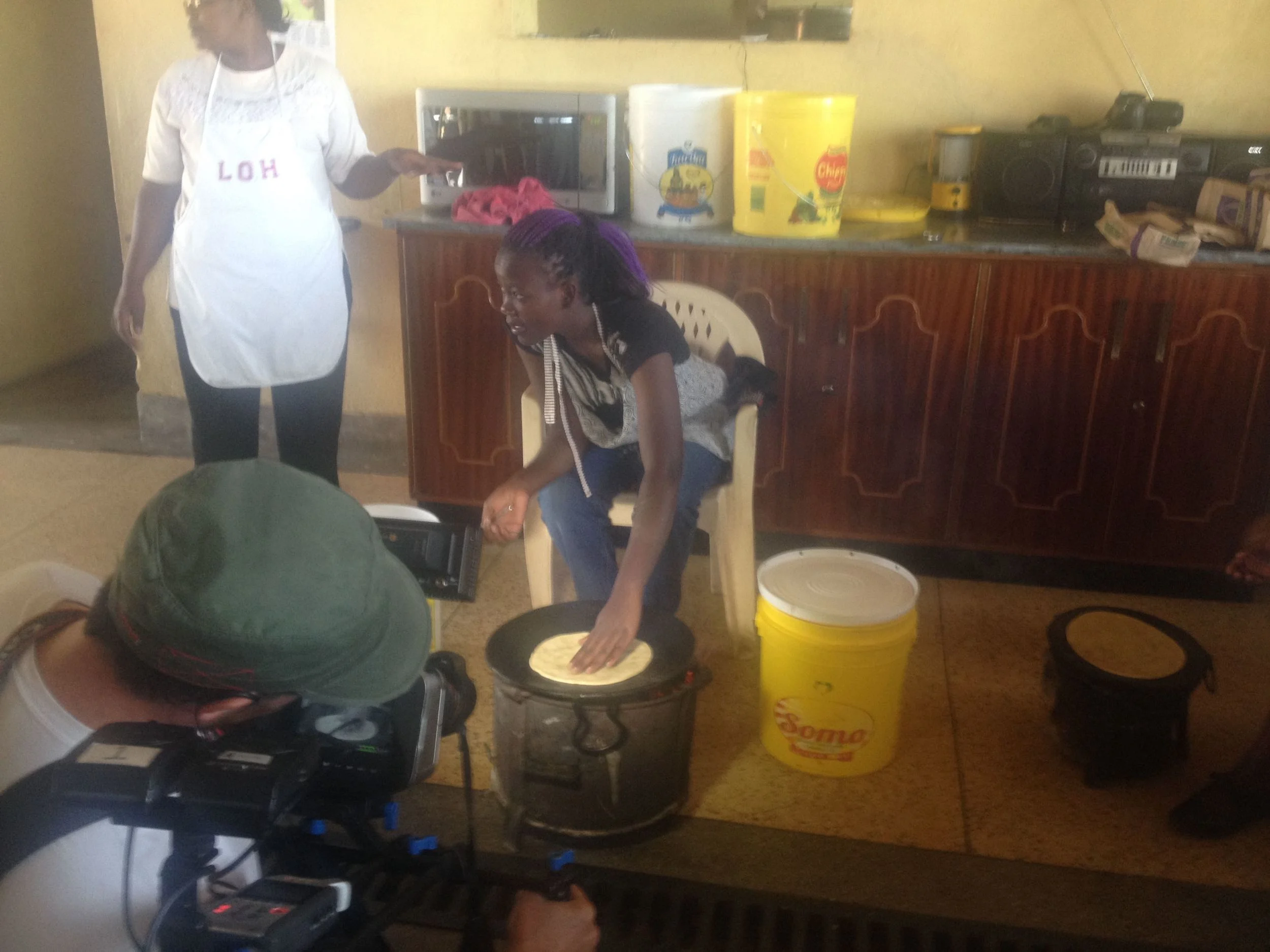 Lucas films the students frying the chapati.