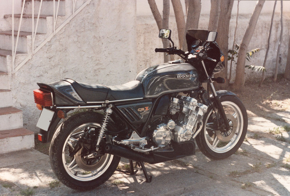 MOTO_HONDA_NEGRA-02.jpg