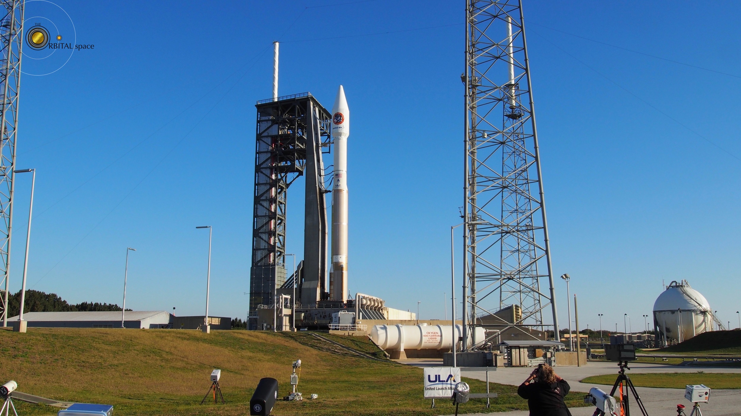 Photographers set up remote cameras at SLC-41