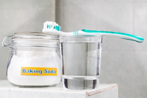 3 Things You Should Know About Whitening Your Teeth with Baking Soda
