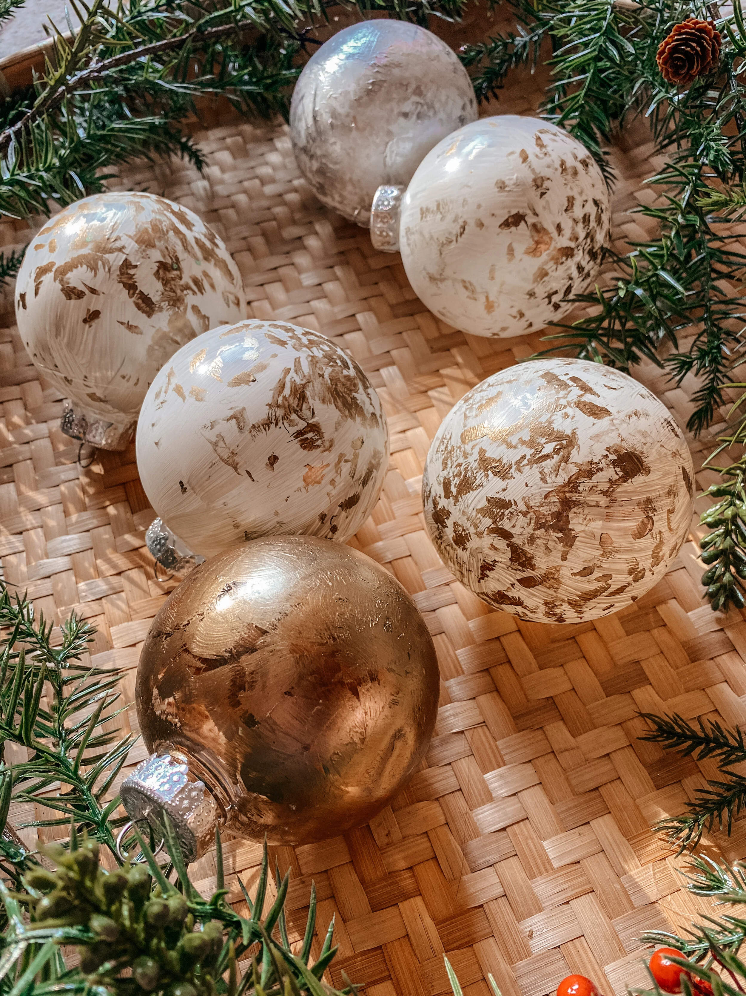 Set (6) Gold Ornaments 