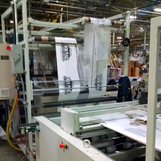 Machine manufacturing recycled plastic bags