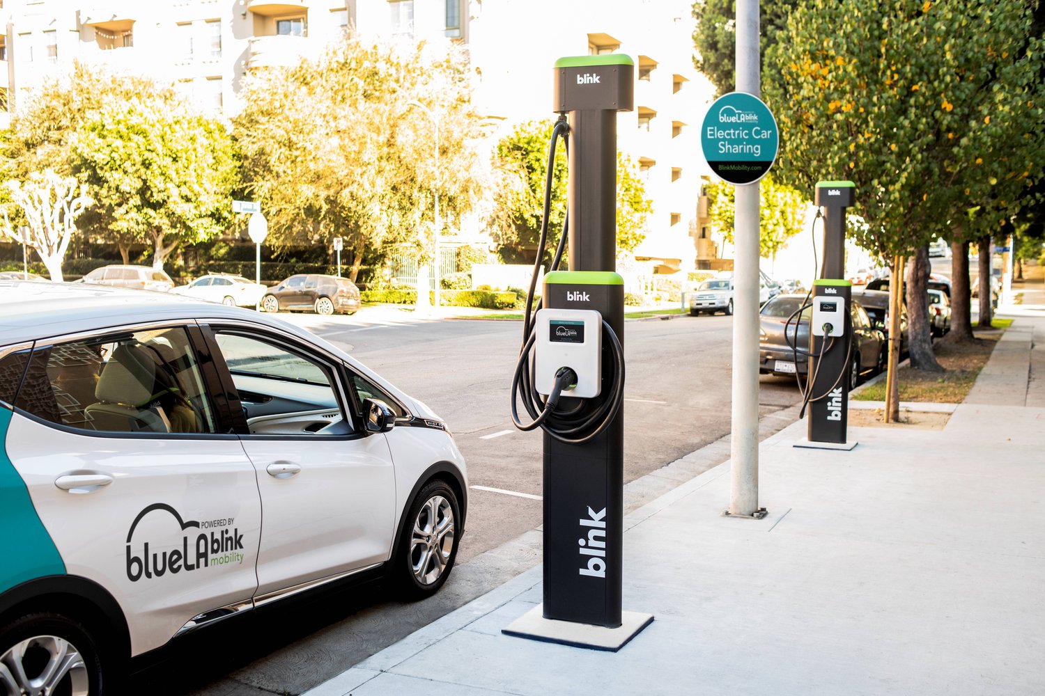 Electric Car Benefits California: Eco-Savings Unlocked!