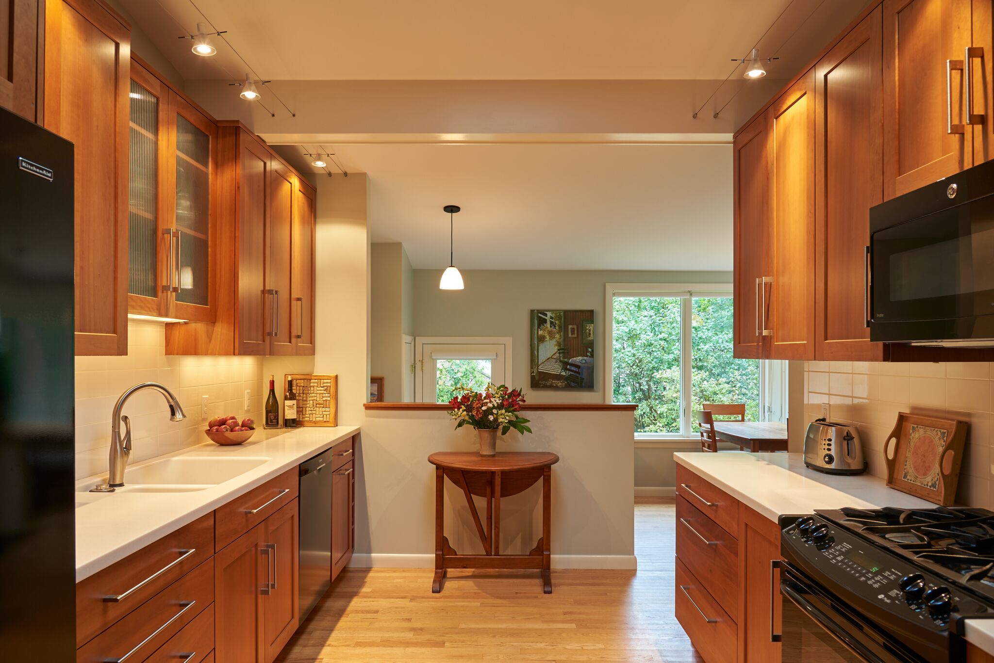 MID-CENTURY MODERN