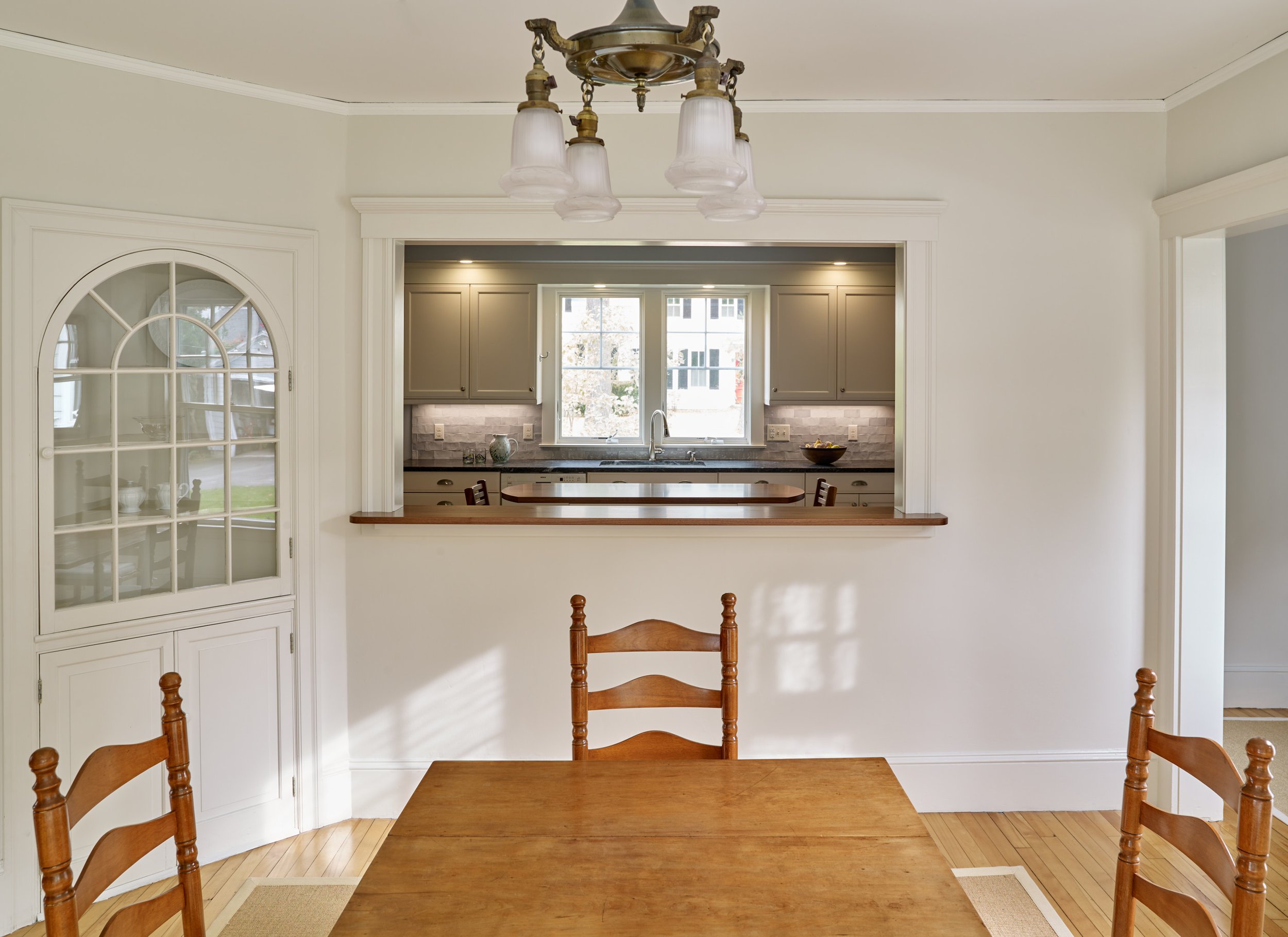  SHINGLE STYLE UPDATE  Dining room looking  into the kitchen via the pass-through window 