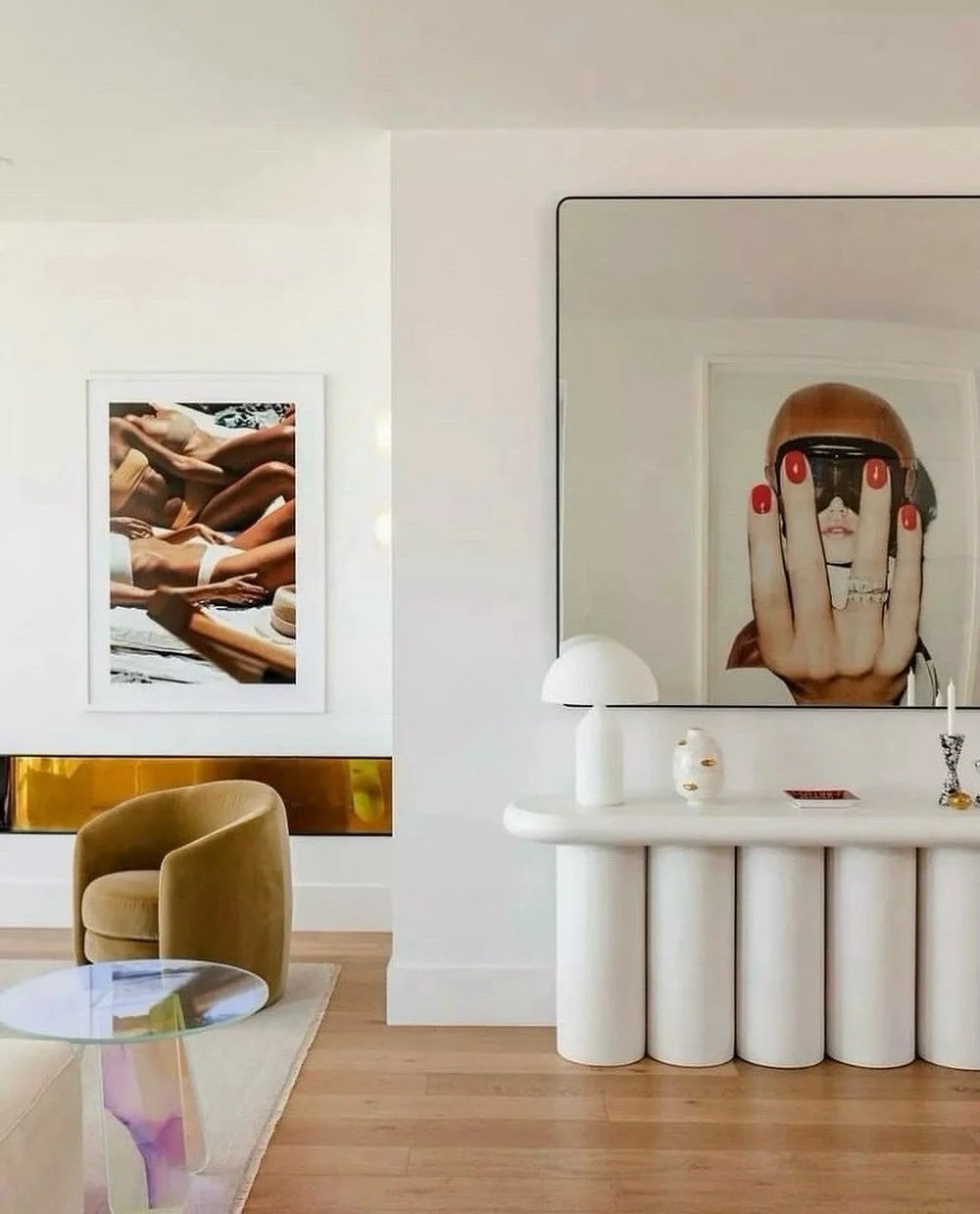 Is it me or is this apartment giving some serious Parisian vibes? I&rsquo;m getting 70s retro chic and I&rsquo;m here for it. What do you think?
-
-
-
-
@claudialambertinteriors exceptional design 
#interiordecor #londoninteriordesigner #architectura