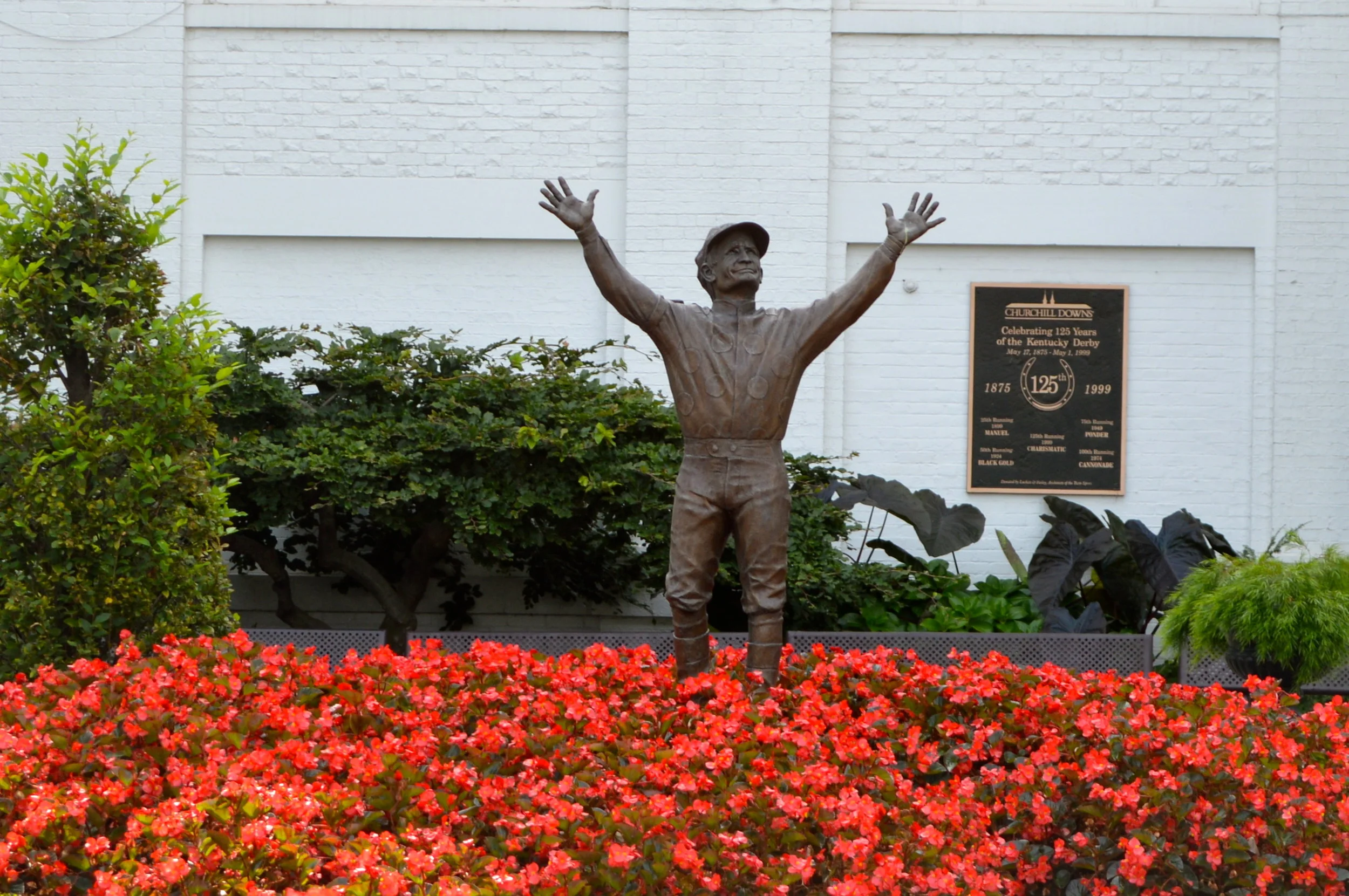 Pat Day statue.