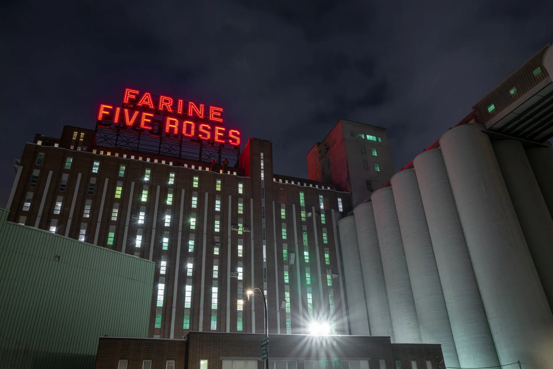Thierry-Cerpolet_Awarded_Photographs_Five-Roses-Lights.jpg
