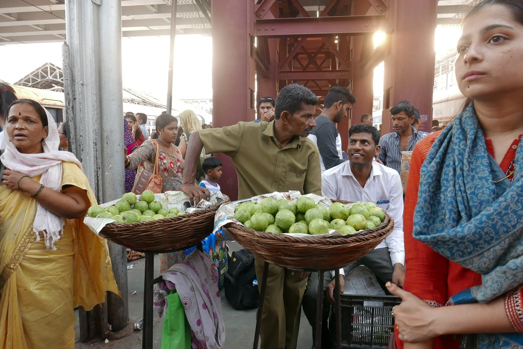 Thierry-Cerpolet_Awarded_Photographs_Fruits-Seller-at-Pune-Station.jpg
