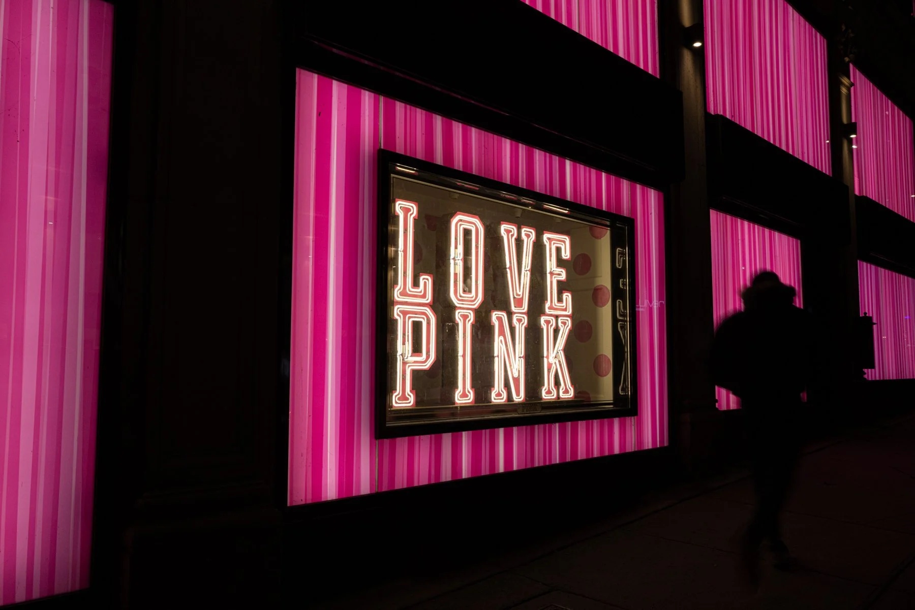 Thierry-Cerpolet_Awarded_Photographs_Love-Pink.jpg