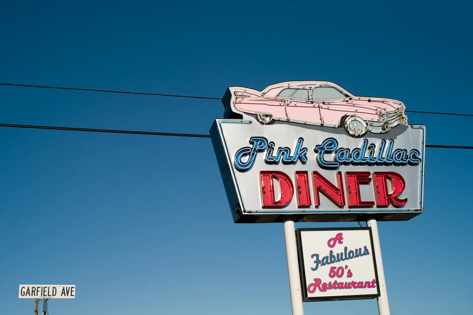 Thierry-Cerpolet_Awarded_Photographs_Pink-Cadillac.jpg