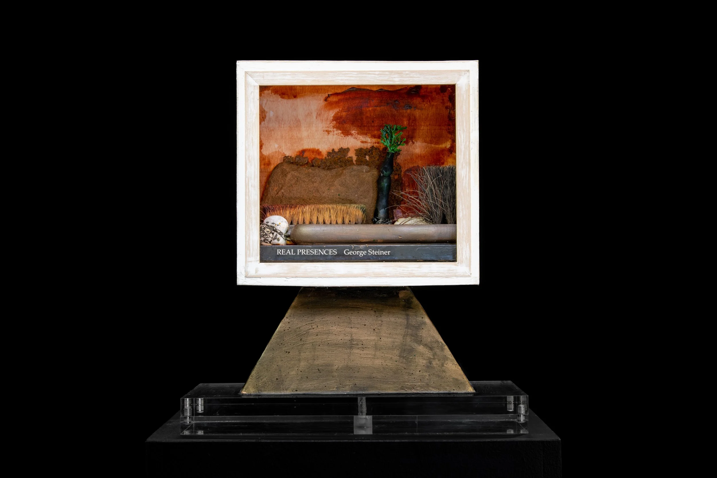 Book Mark, 2021, mixed media construction, 32 x 30 x 21 cm