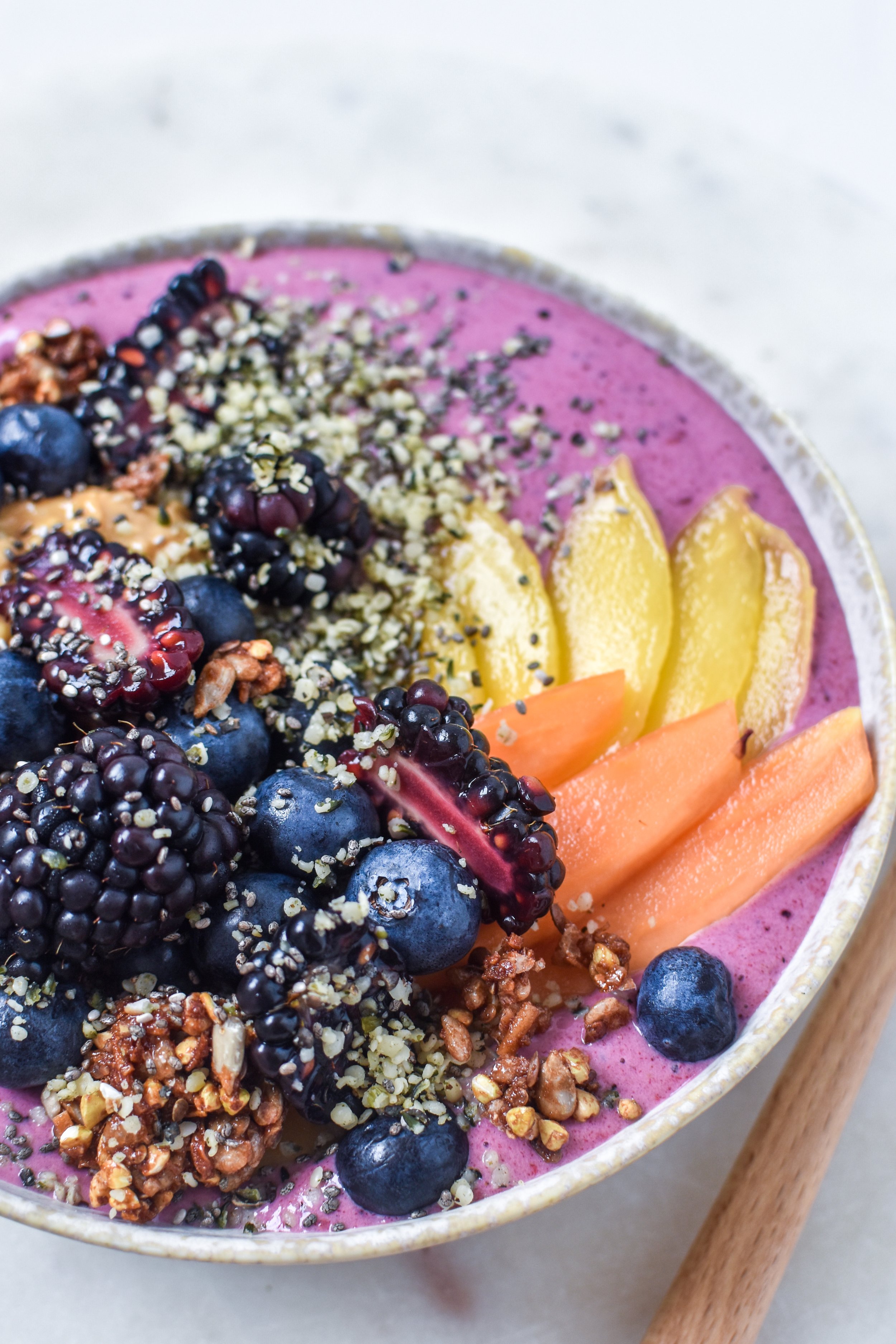 VERY BERRY PROTEIN SMOOTHIE BOWL