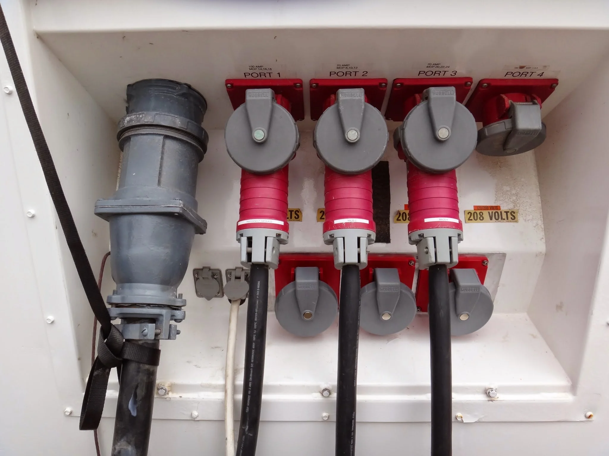 100A Power Receptacles.JPG