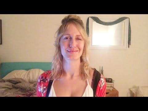 How Jennifer Coolidge Answers a Zoom
