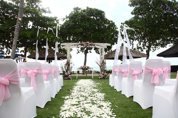 Pink-Wedding-Venue-at-Alun-Alun-617x411.jpg
