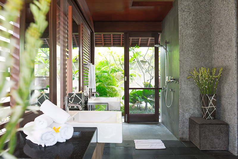 villa-bayu-gita-beachfront-master-suite-two-ensuite.jpg