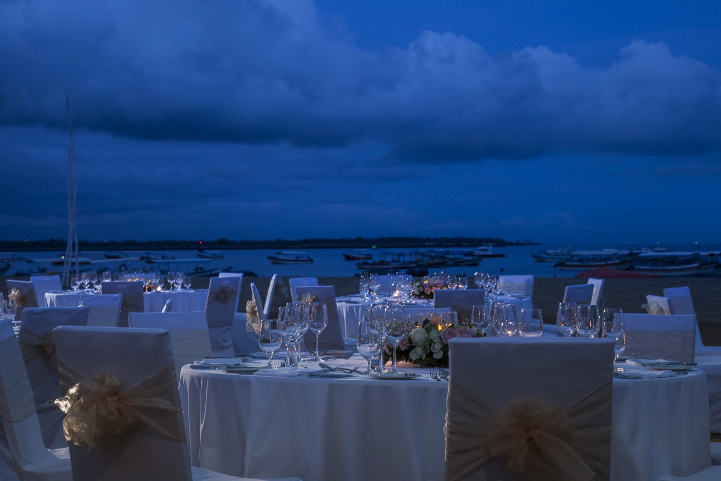 Mantra Sakala Wedding Beach Dinner.jpg