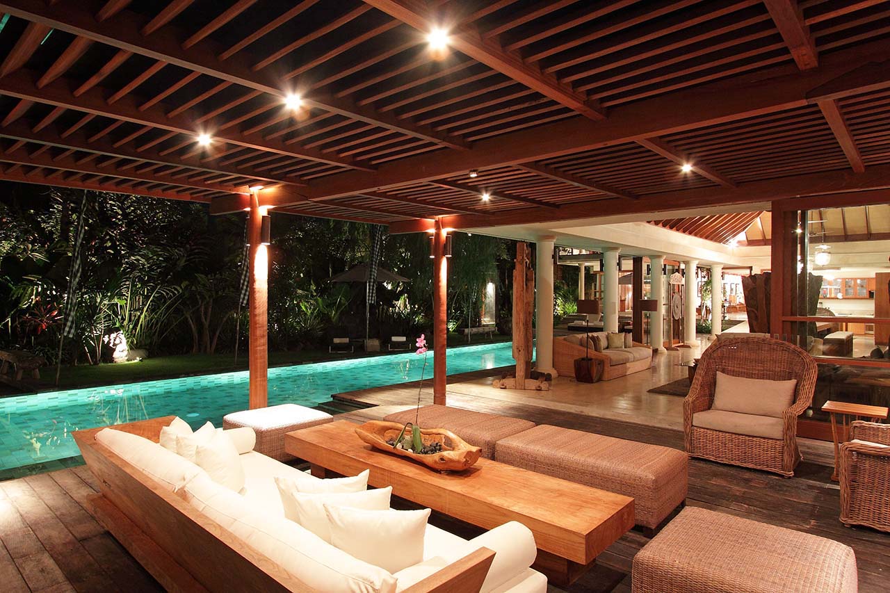 Villa-Sarasvati-Pool-side-living-at-night.jpg