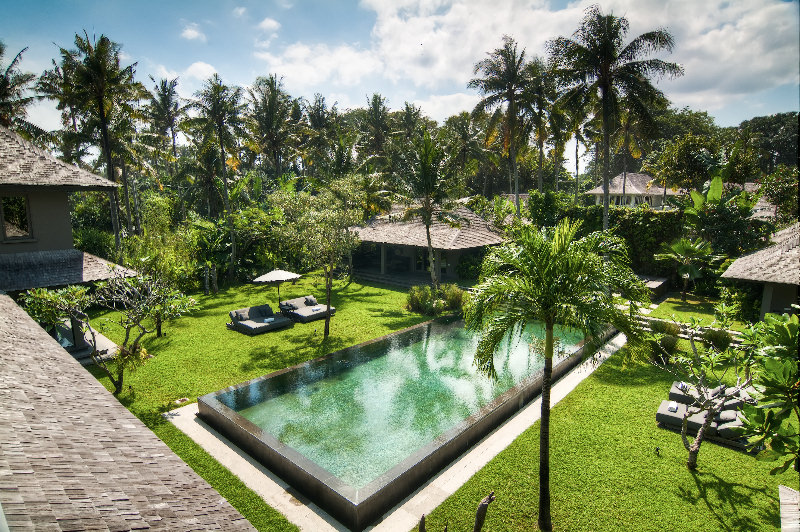 mahatma-house-pool-and-garden.jpg