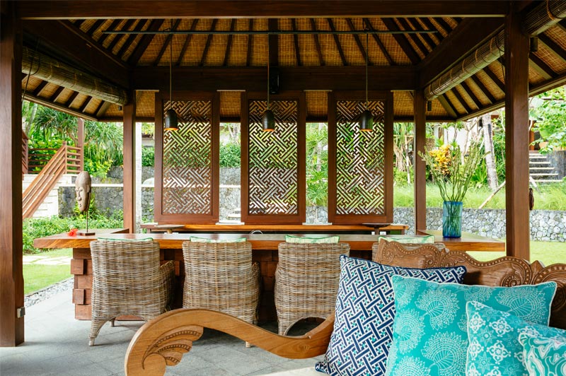 Villa-Semarapura-Dining-room-and-sofas.jpg