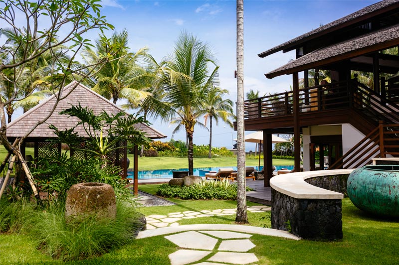 Villa-Semarapura-Garden-path-between-pool-bale-and-entertainment-room.jpg