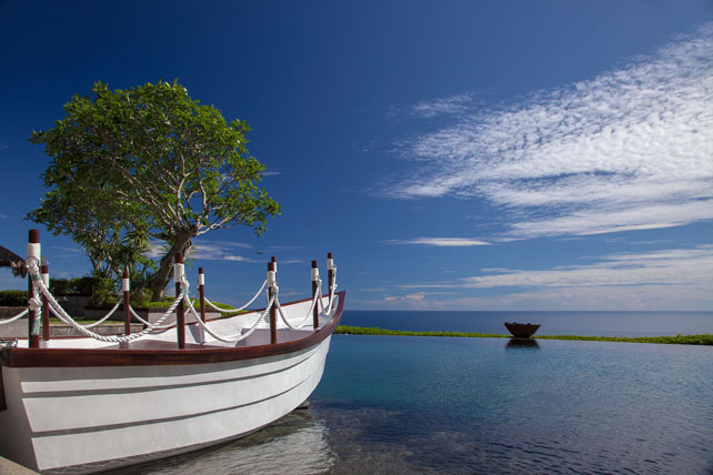 Boat-in-Infinity-Pool-.jpg