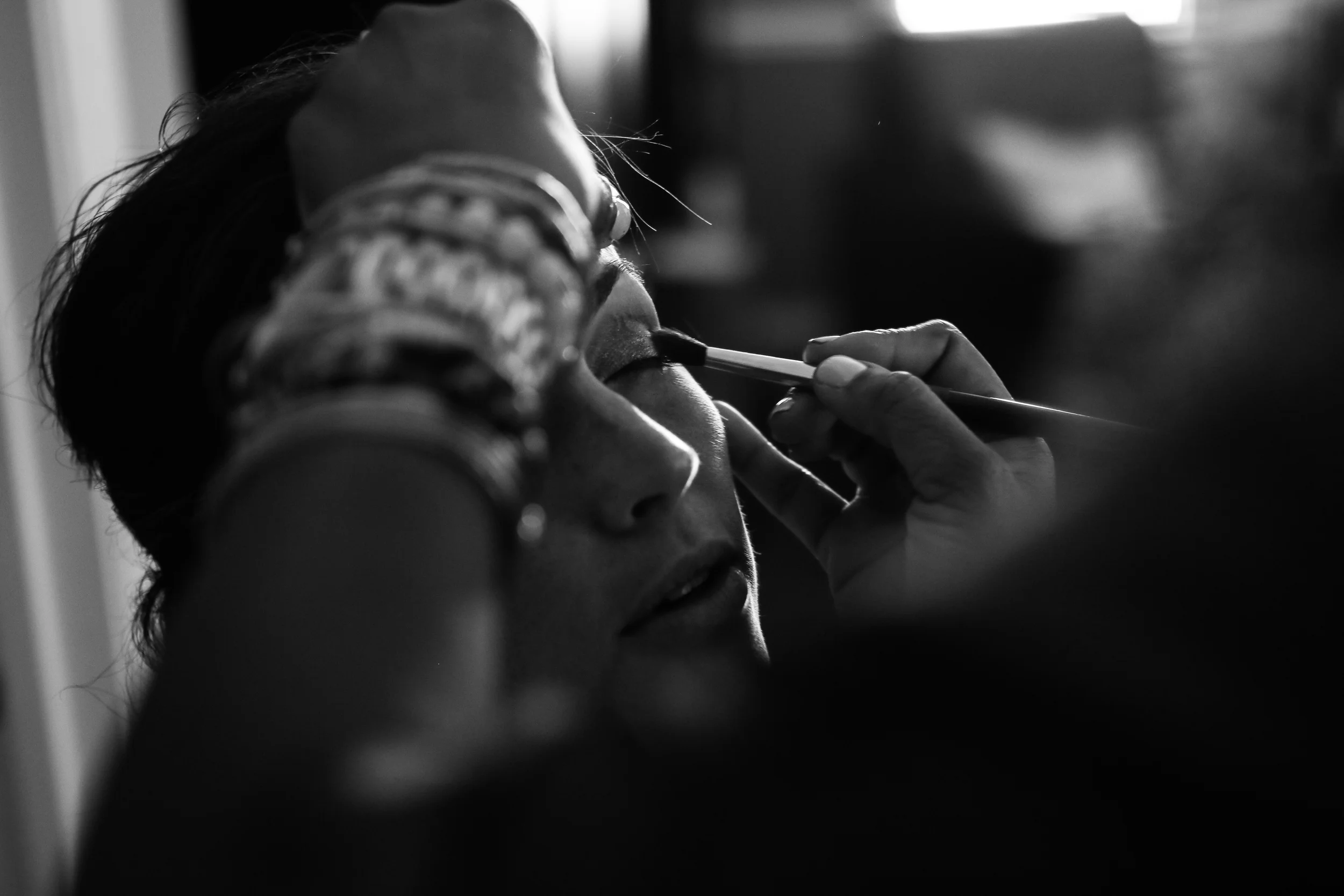 Abi + Dave getting ready (9 of 141).jpg