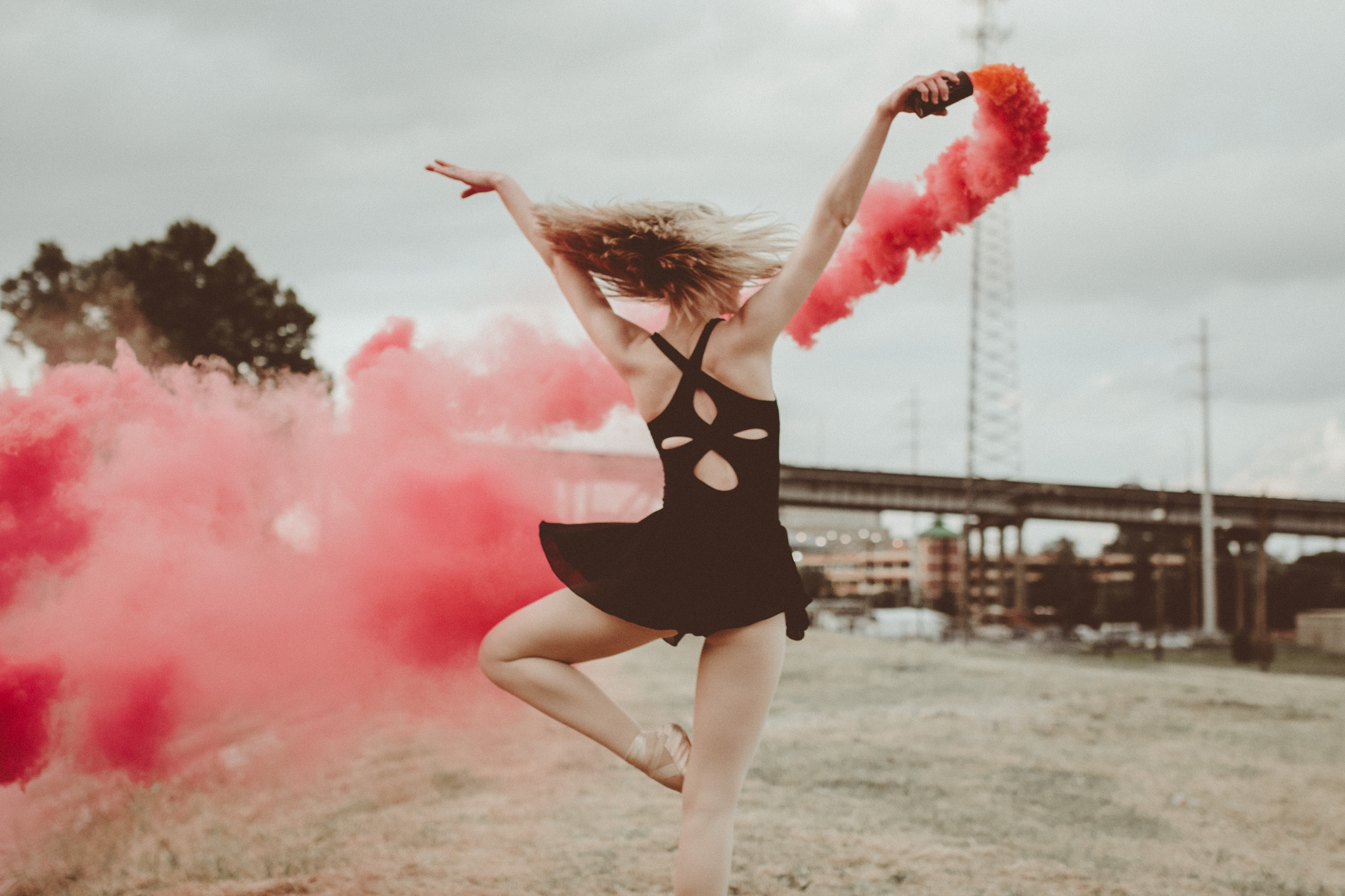 Lifestyle dancer portrait Smoke bomb