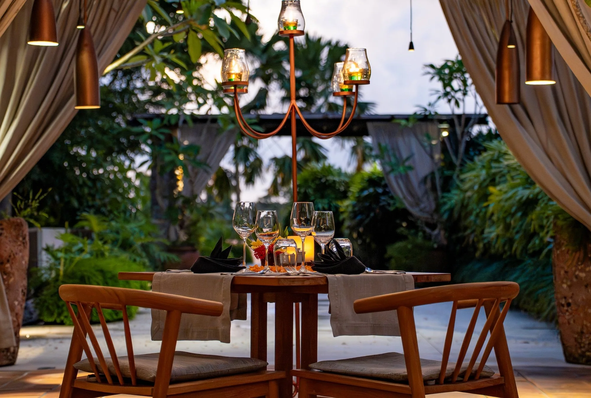 rooftop romantic dinner in ubud