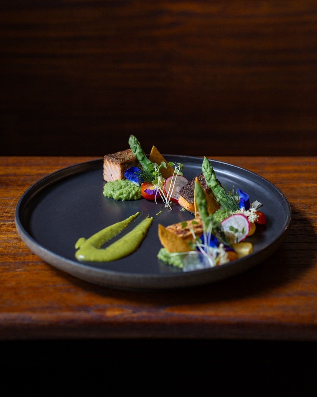 A lunchtime feast with our Tasmanian Salmon dish! Prepared with creamy basil pesto, tender asparagus, velvety green pea puree, crispy corn chips, and zingy pickled fennel. A dairy-free and gluten-free that'll tantalize your taste buds! 🌊🐟

LUNCH, M