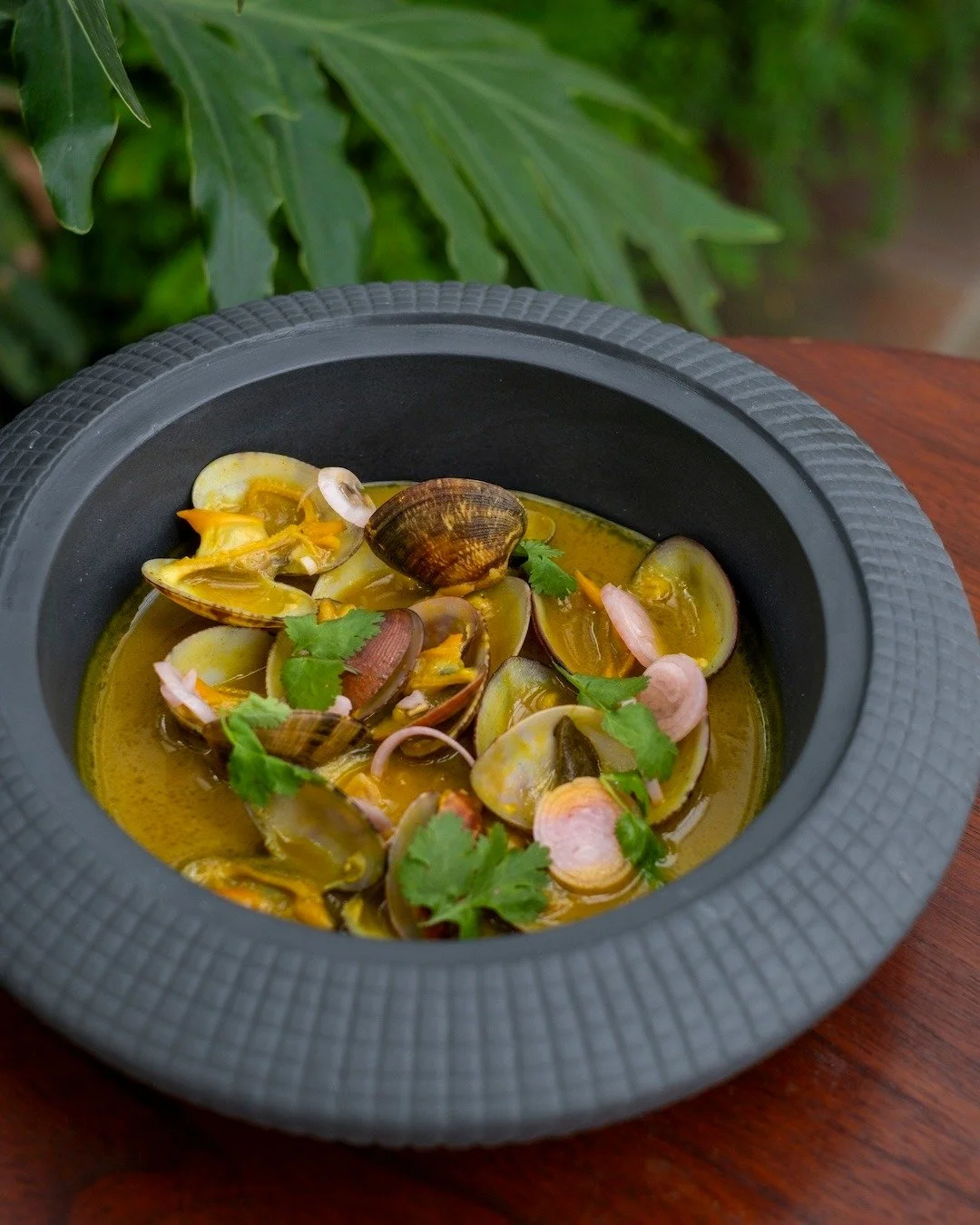 Because lunchtime deserves a little fire. Angus tenderloin skewers, bold flavors, rooftop vibes. 🌿🔥🥩 #UbudEats #APerfectBite

CURRY GILI CLAMS
smoked wine curry sauce, pickled shallot, herb oil, coriander salad, rice
+ d i n n e r  m a i n

Book A