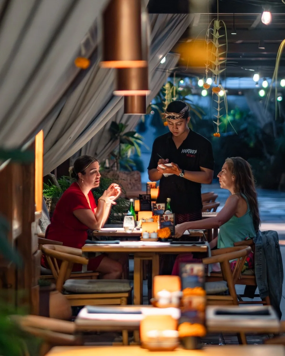 A rooftop dinner made for lingering conversations and second cocktails. 🍸🌿 At Copper Kitchen, Bar &amp; Rooftop, dining is more than a meal &mdash; it&rsquo;s an evening shaped by flavor, atmosphere, and views stretching across the jungle canopy.


