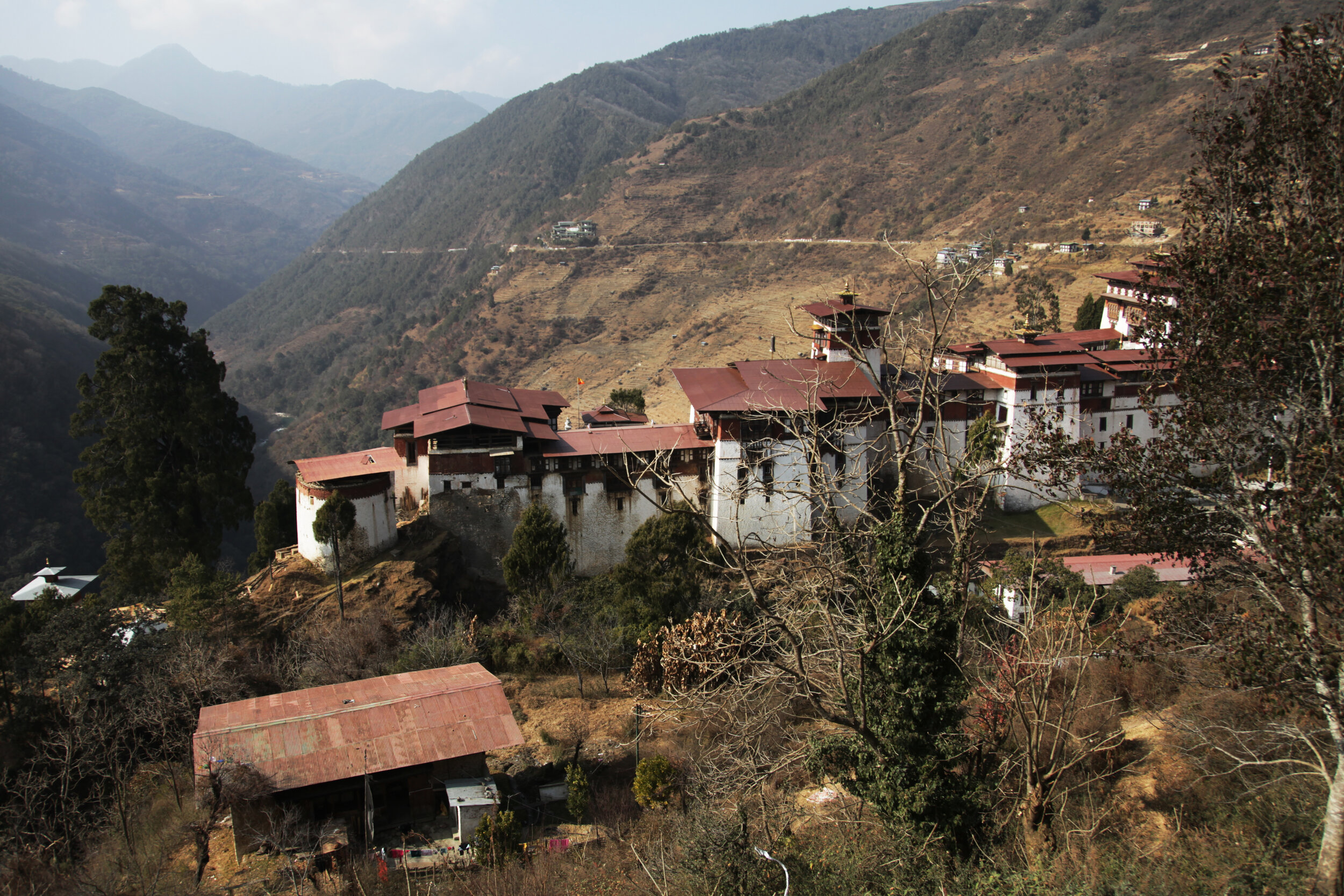 the-trongsa-dzong-is-located-in-an-ideal-location-between-east-and-west-trongsa-bhutan_8426334923_o.jpg
