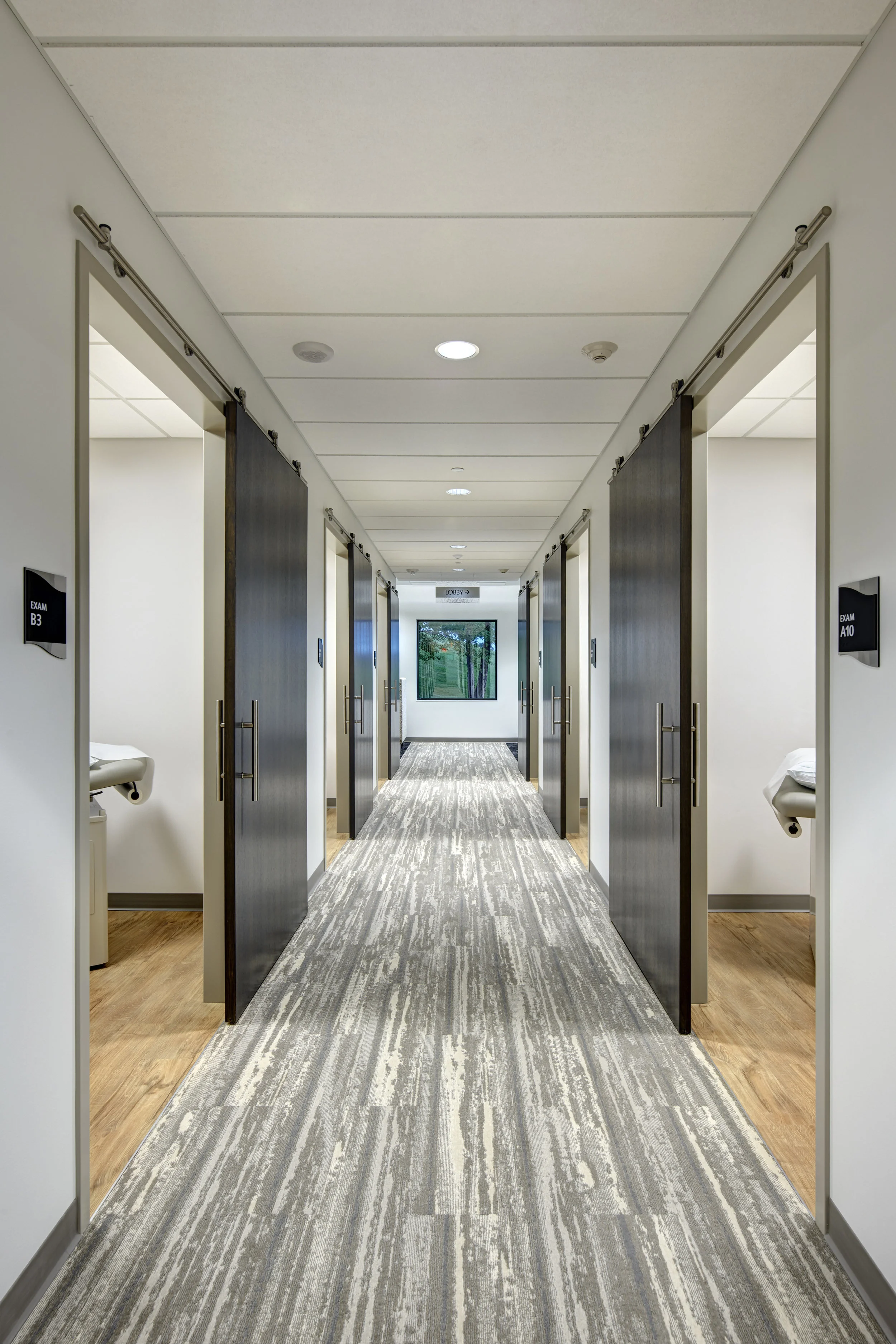 Invision_MercyWomensCenter_247_170612_Corridor2.jpg
