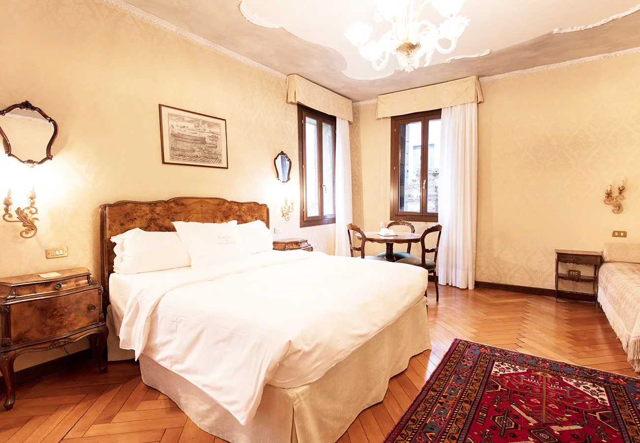 HOTEL FLORA-1.jpg
