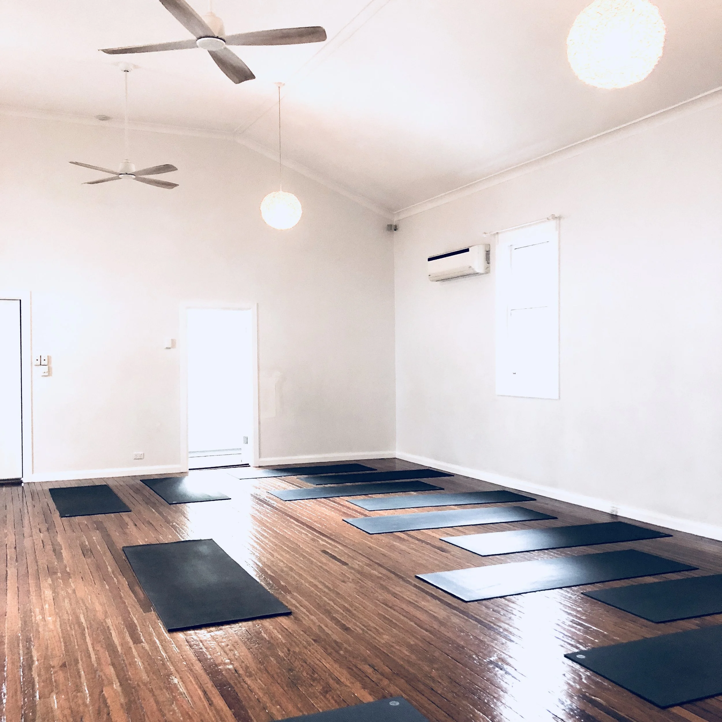 PRENATAL YOGA WOLLONGONG - TOP TIPS FOR YOUR FIRST CLASS