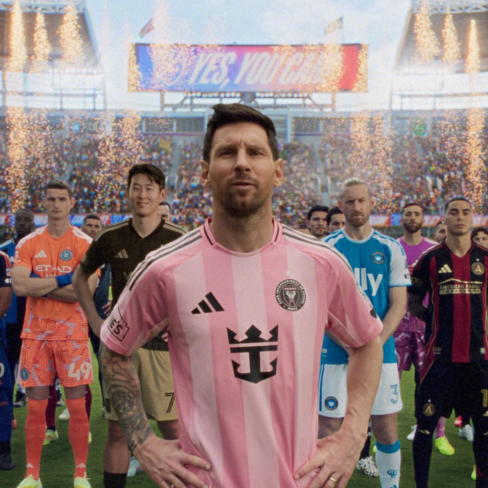 Pyramid_Messi_1x1.jpg