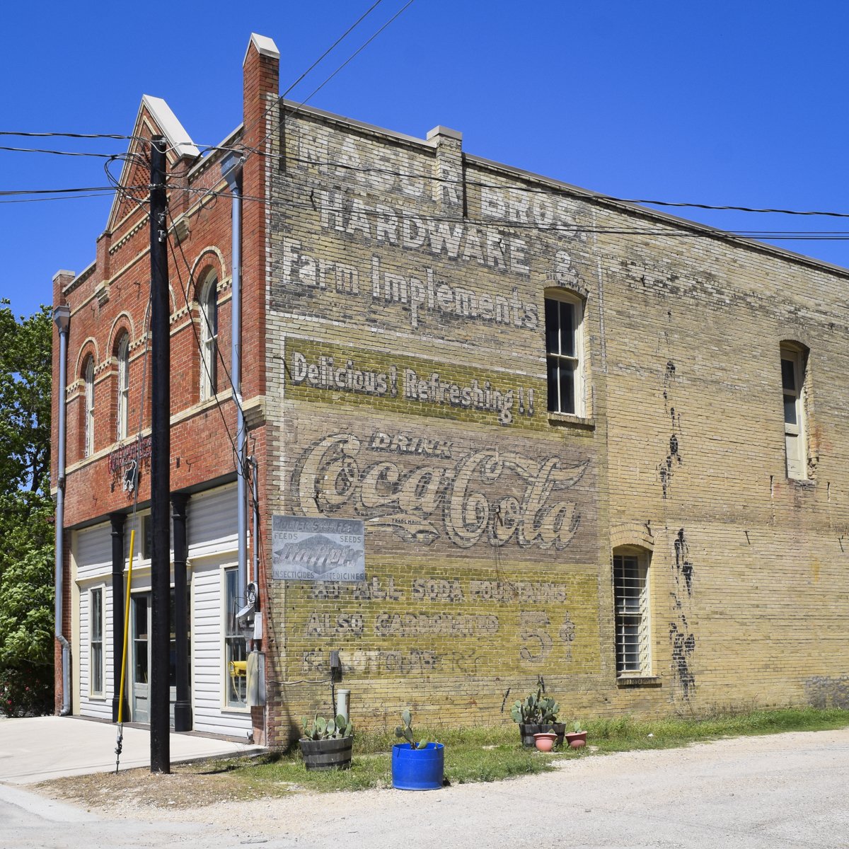 92 dpi Ghost signs in lockhart 1208.JPG