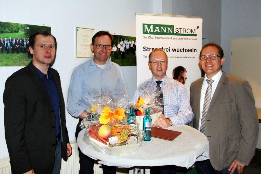von links: Peter Müller (Energieagentur), Markus Mann (MANN Naturenergie), Christoph Zeis (EDG), Ansgar Ritz (Ortsbürgermeister)