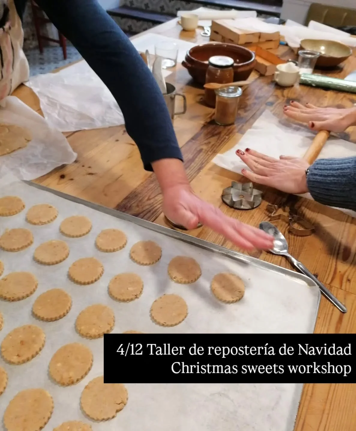 4/12 TRADITIONAL CHRISTMAS SWEETS / TALLER DE REPOSTERIA NAVIDE&Ntilde;A

(ENG - castellano abajo) The Christmas sweet table in Mallorca is splendid. Become a participant in the preservation of our rich gastronomic legacy, learning how to prepare the