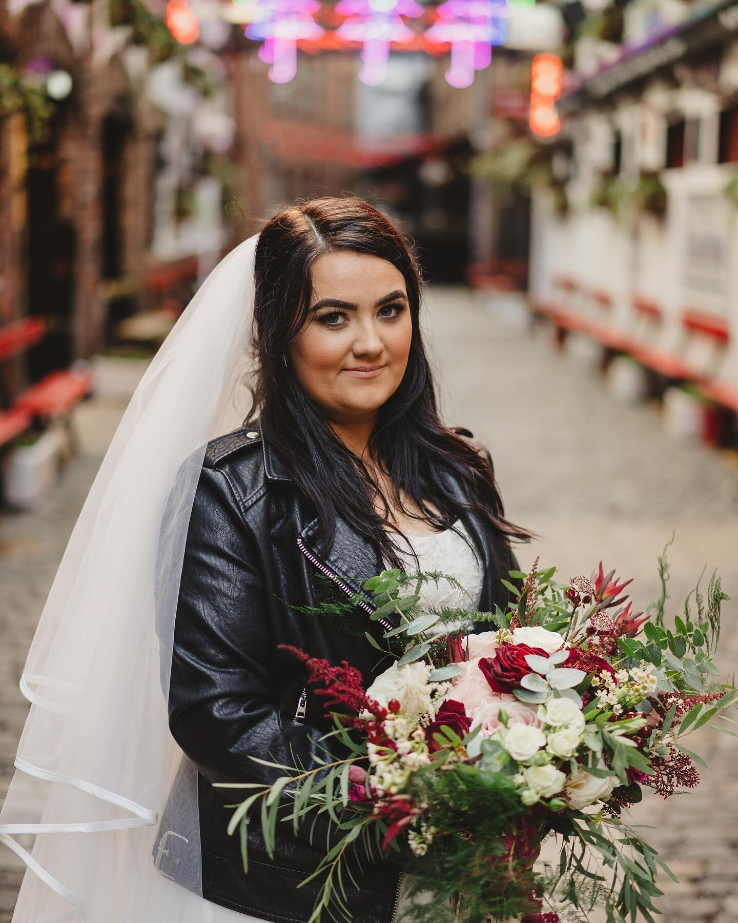 Aimee giving all the cool city chic bridal vibes 💕👰🏻&zwj;♀️🌸✨ After a number of date changes due to covid- different seasons, different flower availability and different colour schemes&hellip; now it&rsquo;s hard to picture Aimee &amp; Stephen ha