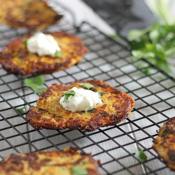 TASTE: SPAGHETTI SQUASH LATKES WITH SRIRACHA “MAYO”