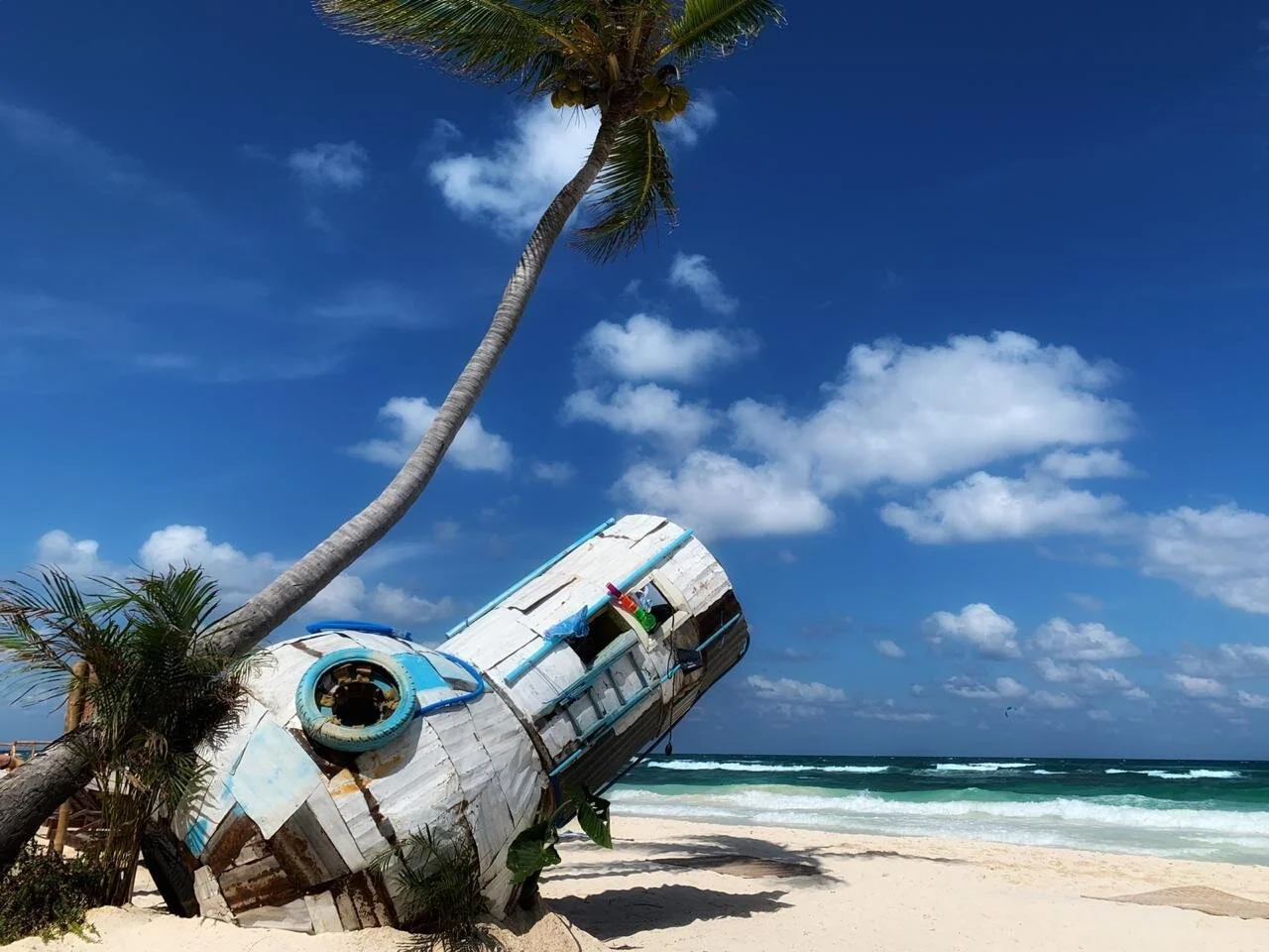 Simon Vega - Tropical Space Hostal.jpeg