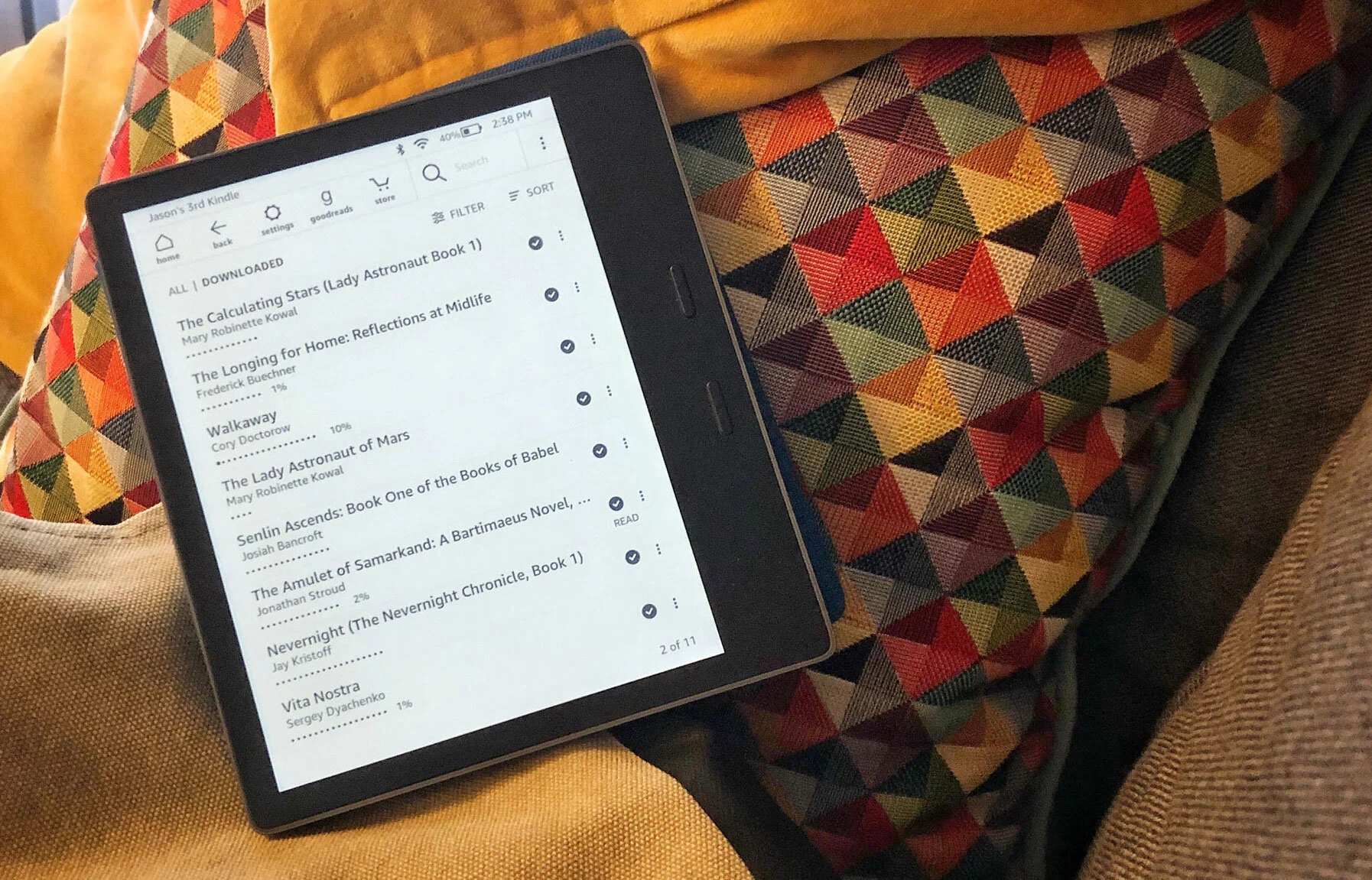 Kindle_reading.jpg